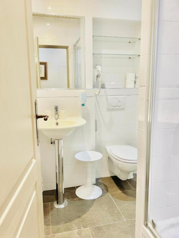 Hotel & Restaurant Le Central Trouville Habitación foto