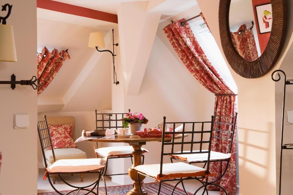 Hotel & Restaurant Le Central Trouville Habitación foto